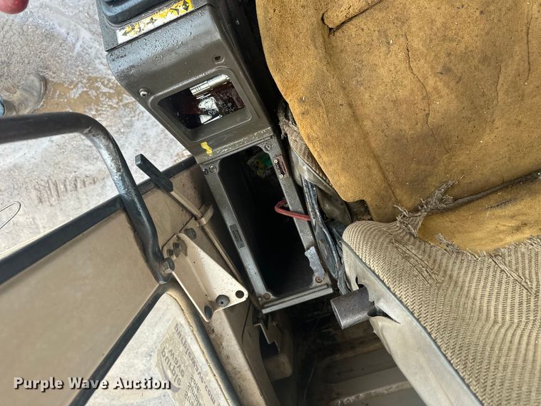 image for item DQ0804 John Deere 590D excavator