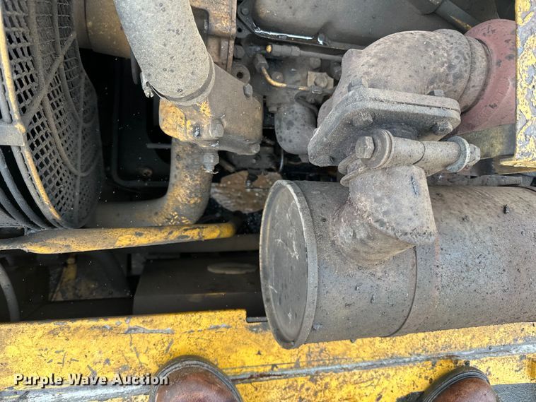 image for item DQ0804 John Deere 590D excavator