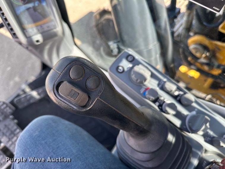 image for item DQ0814 2019 John Deere 350G LC excavator