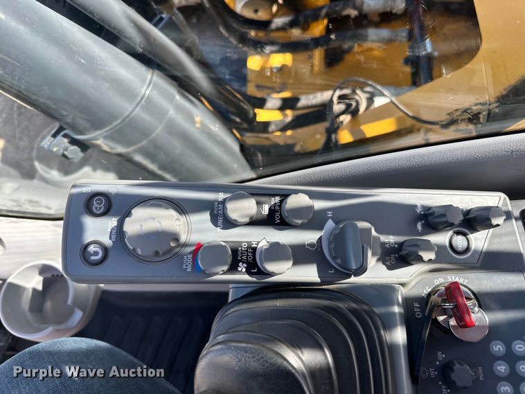 image for item DQ0814 2019 John Deere 350G LC excavator