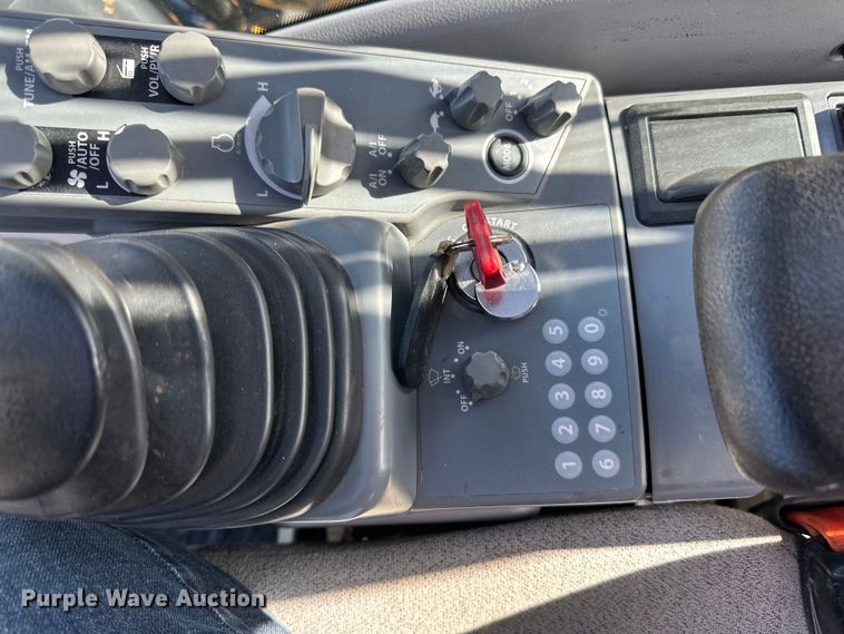 image for item DQ0814 2019 John Deere 350G LC excavator