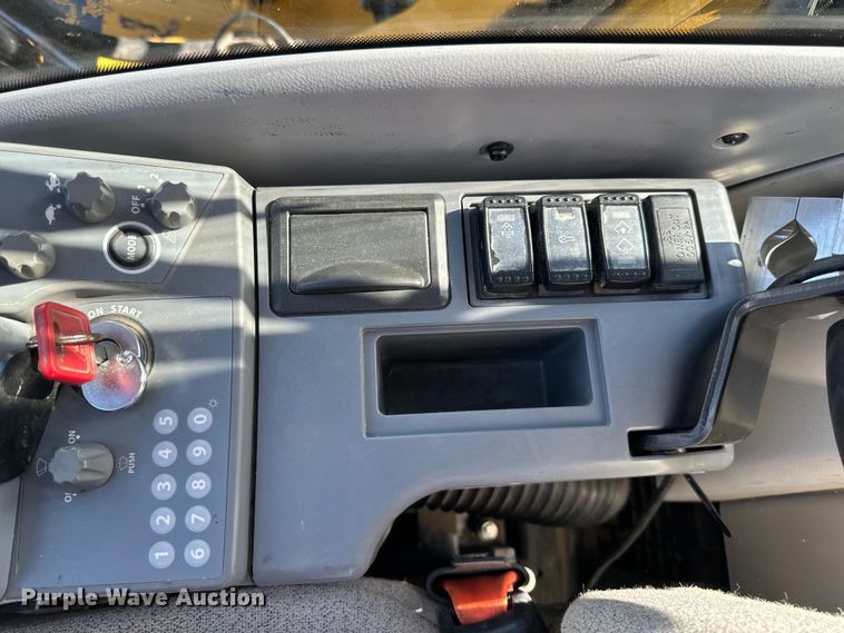 image for item DQ0814 2019 John Deere 350G LC excavator