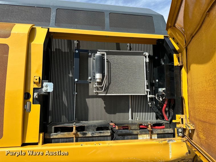 image for item DQ0814 2019 John Deere 350G LC excavator