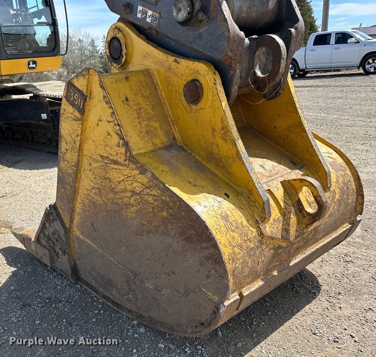 image for item DQ0815 2019 John Deere 350G LC excavator
