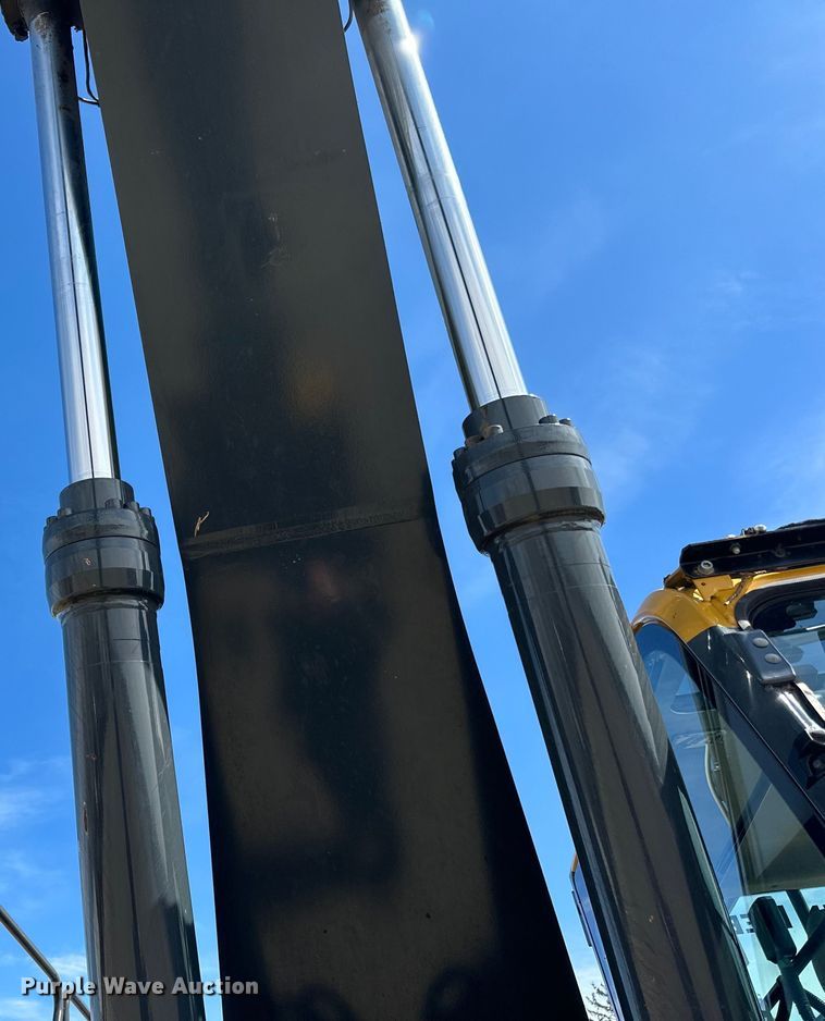 image for item DQ0815 2019 John Deere 350G LC excavator