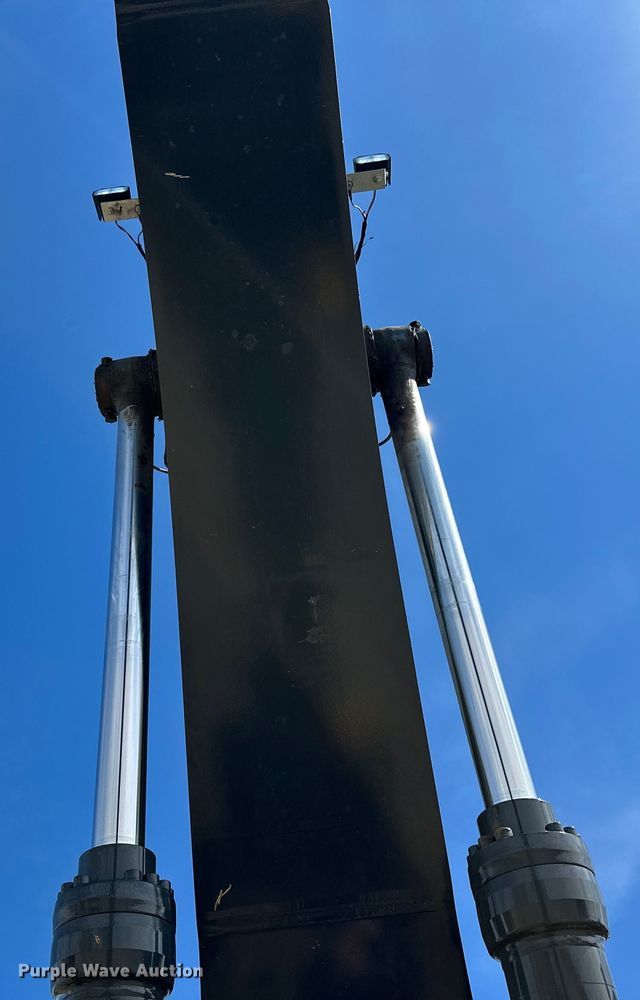 image for item DQ0815 2019 John Deere 350G LC excavator