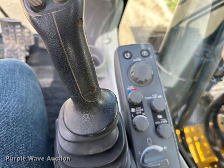 image for item DQ0815 2019 John Deere 350G LC excavator