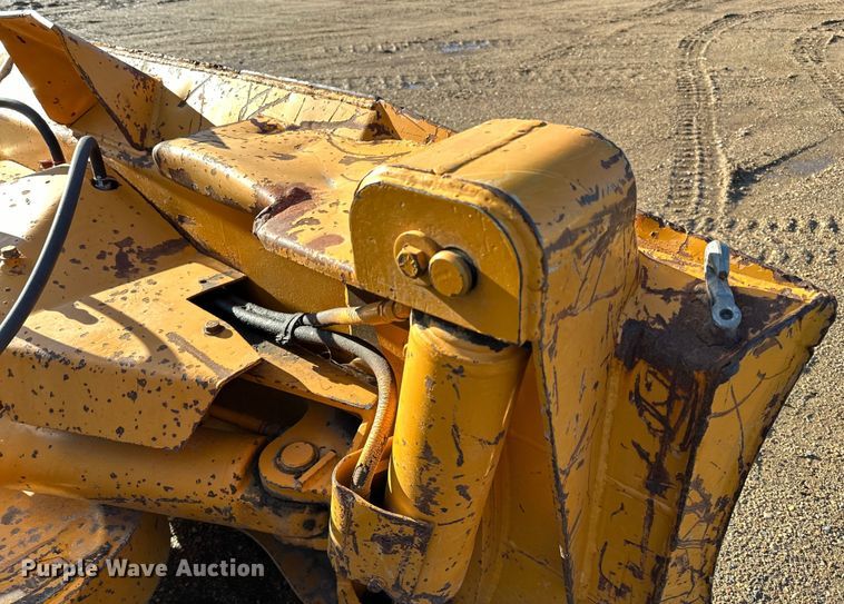 image for item DQ0819 1989 Case 850D dozer