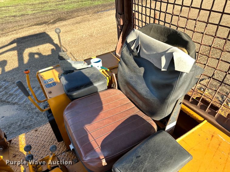 image for item DQ0819 1989 Case 850D dozer