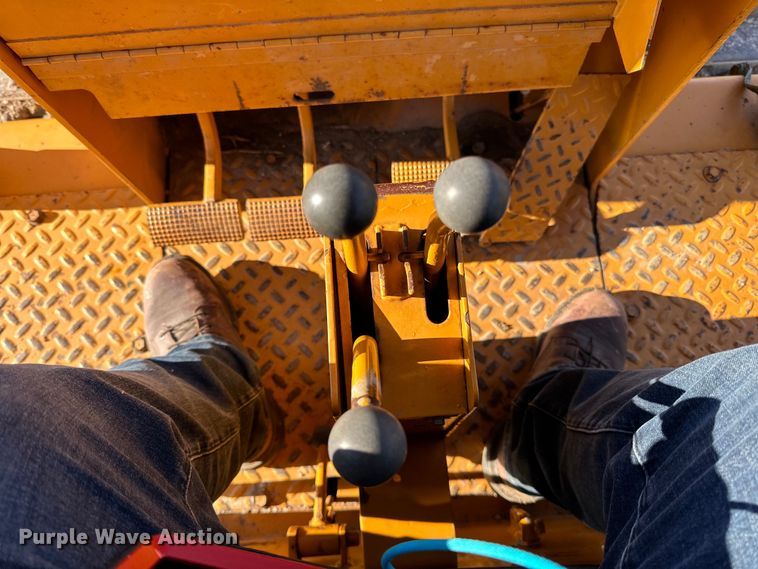 image for item DQ0819 1989 Case 850D dozer