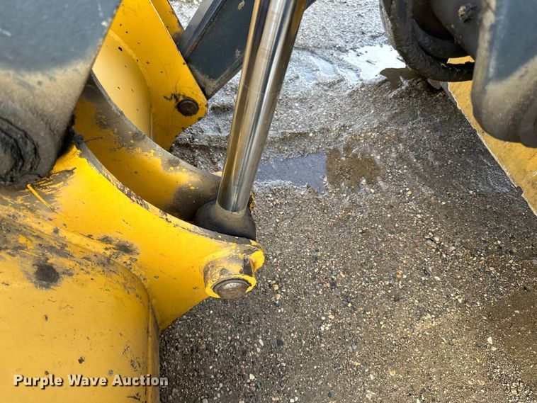 image for item DQ0824 2015 John Deere 310SL backhoe