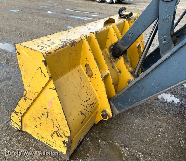 image for item DQ0824 2015 John Deere 310SL backhoe