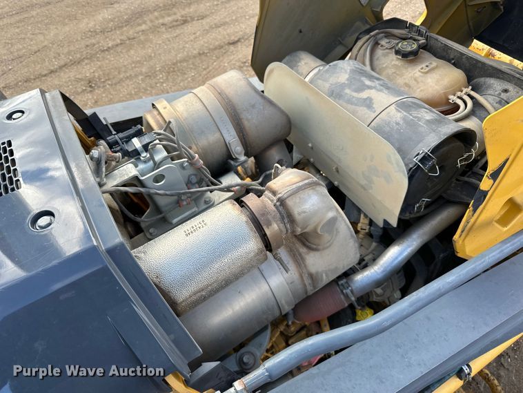 image for item DQ0824 2015 John Deere 310SL backhoe