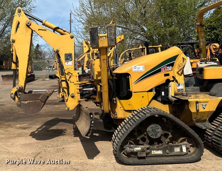 image for item DQ0827 2011 Vermeer  RTX750 cable plow