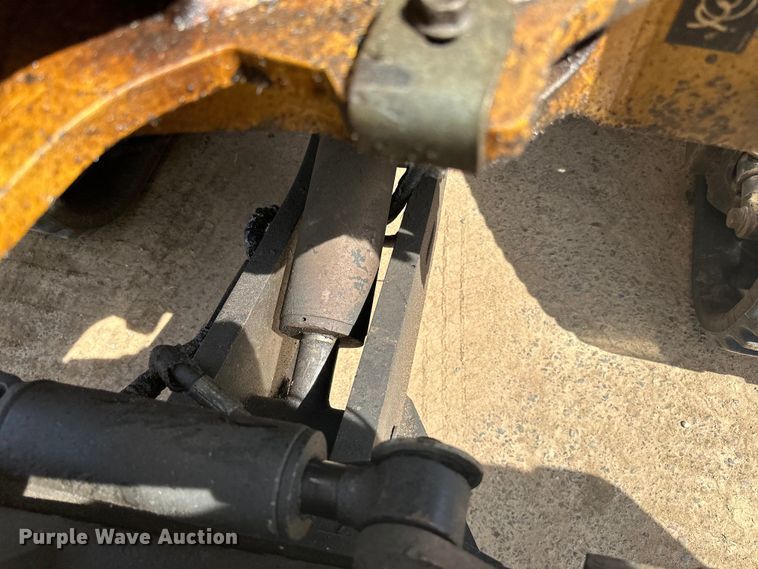 image for item DQ0827 2011 Vermeer  RTX750 cable plow