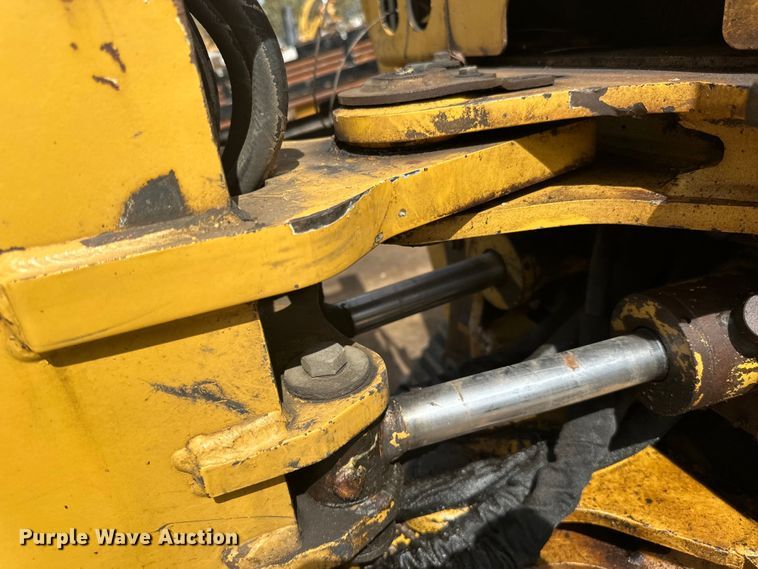 image for item DQ0827 2011 Vermeer  RTX750 cable plow