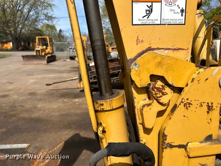 image for item DQ0827 2011 Vermeer  RTX750 cable plow