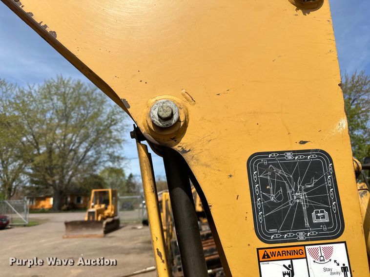 image for item DQ0827 2011 Vermeer  RTX750 cable plow