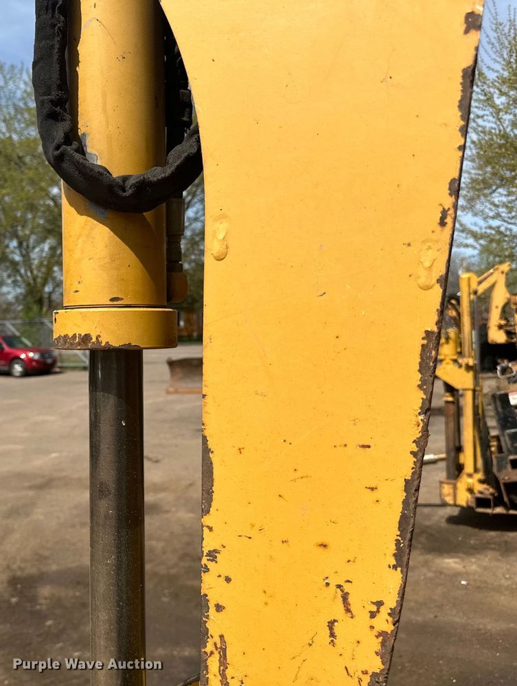 image for item DQ0827 2011 Vermeer  RTX750 cable plow