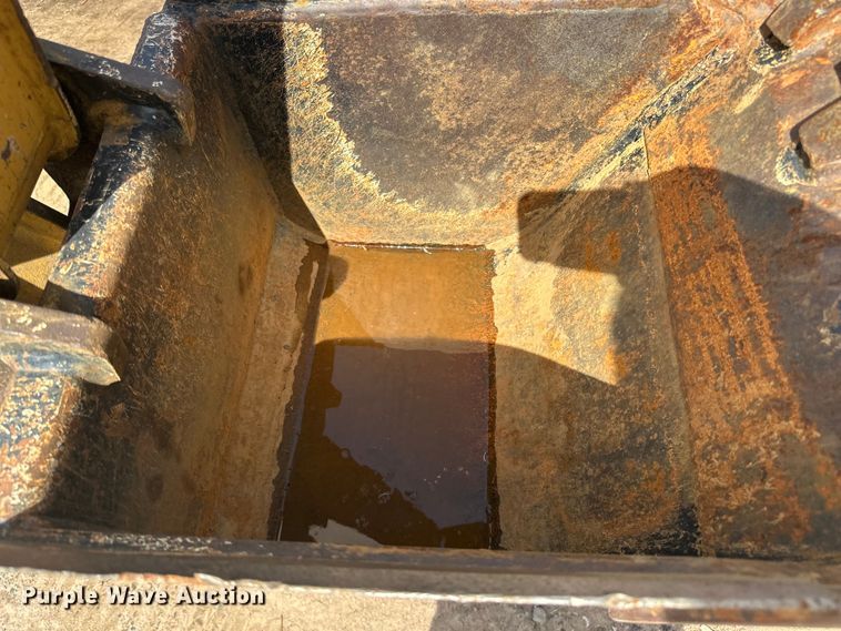 image for item DQ0827 2011 Vermeer  RTX750 cable plow