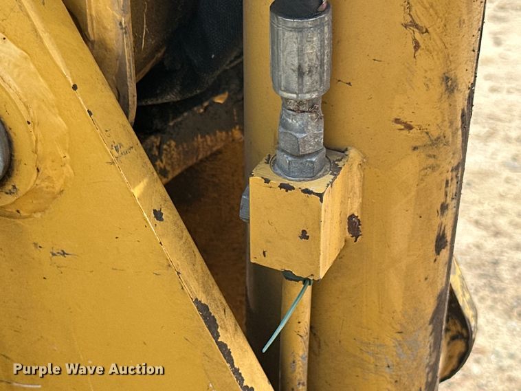 image for item DQ0827 2011 Vermeer  RTX750 cable plow