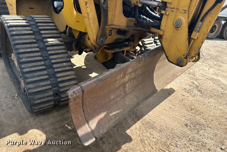 image for item DQ0827 2011 Vermeer  RTX750 cable plow