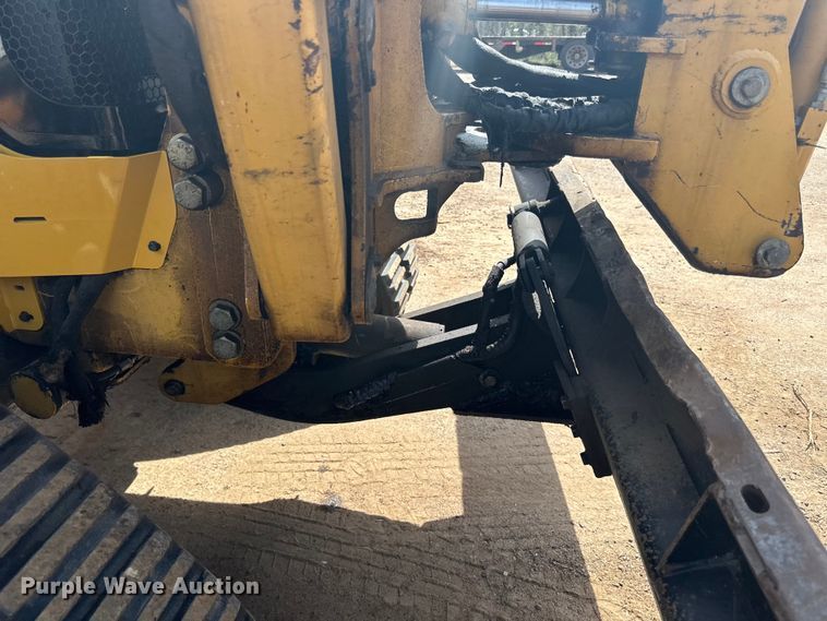 image for item DQ0827 2011 Vermeer  RTX750 cable plow