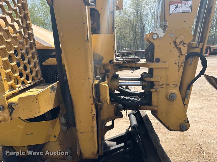 image for item DQ0827 2011 Vermeer  RTX750 cable plow