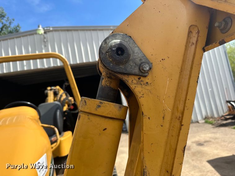 image for item DQ0827 2011 Vermeer  RTX750 cable plow