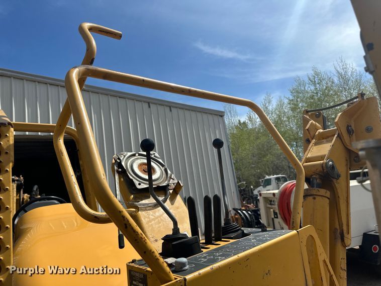 image for item DQ0827 2011 Vermeer  RTX750 cable plow