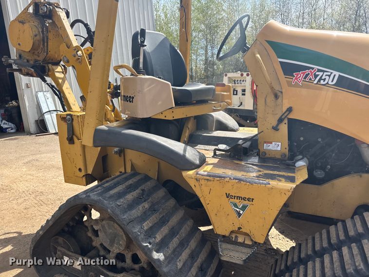 image for item DQ0827 2011 Vermeer  RTX750 cable plow