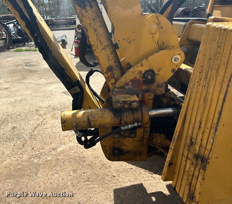 image for item DQ0827 2011 Vermeer  RTX750 cable plow