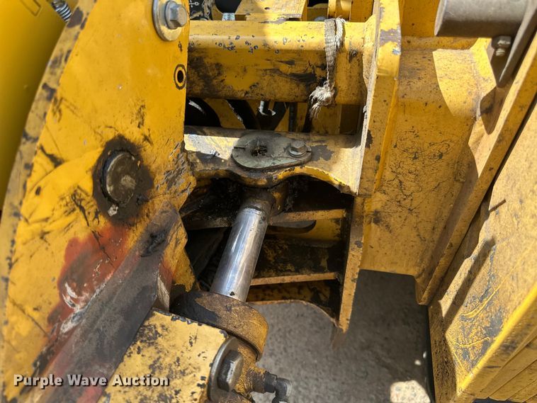 image for item DQ0827 2011 Vermeer  RTX750 cable plow