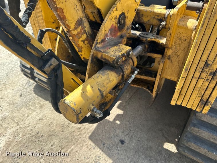 image for item DQ0827 2011 Vermeer  RTX750 cable plow