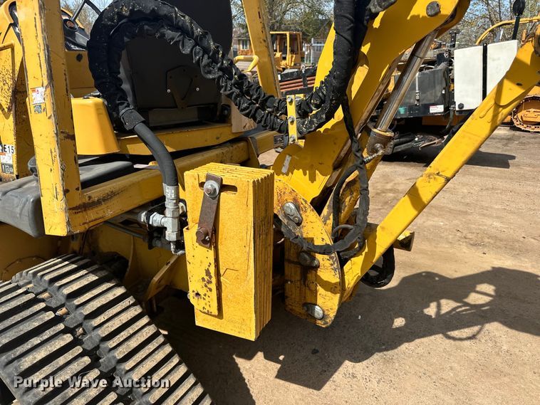 image for item DQ0827 2011 Vermeer  RTX750 cable plow