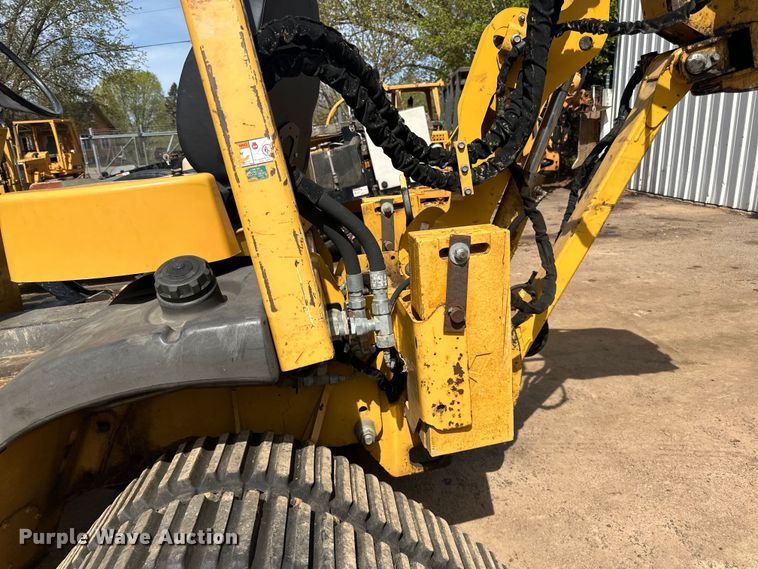 image for item DQ0827 2011 Vermeer  RTX750 cable plow