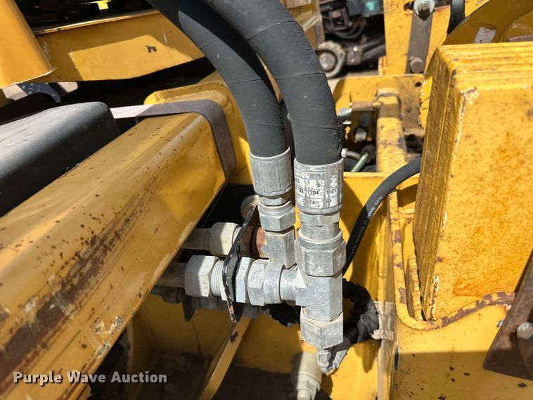 image for item DQ0827 2011 Vermeer  RTX750 cable plow