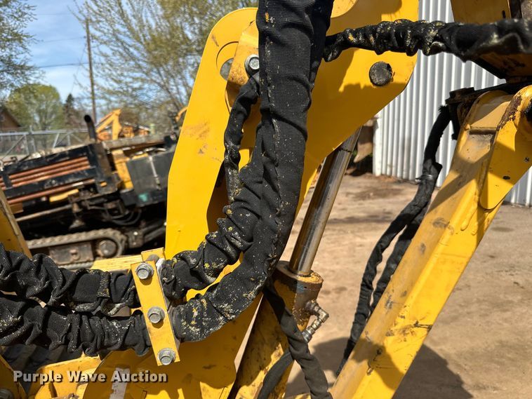 image for item DQ0827 2011 Vermeer  RTX750 cable plow