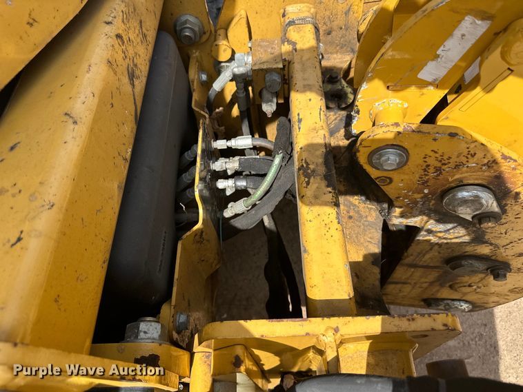 image for item DQ0827 2011 Vermeer  RTX750 cable plow