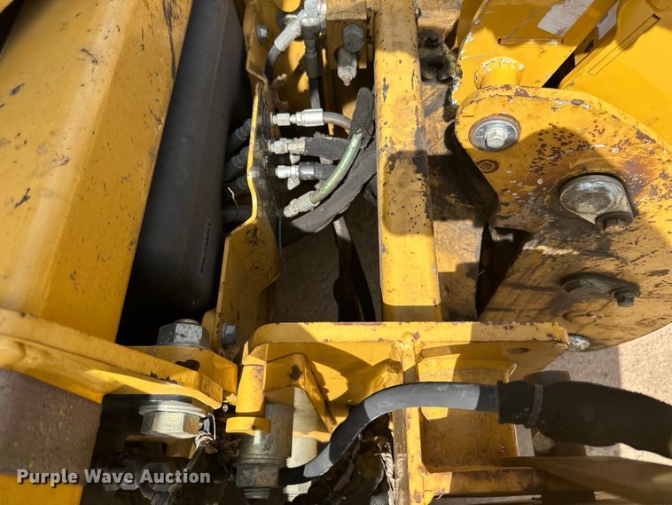 image for item DQ0827 2011 Vermeer  RTX750 cable plow