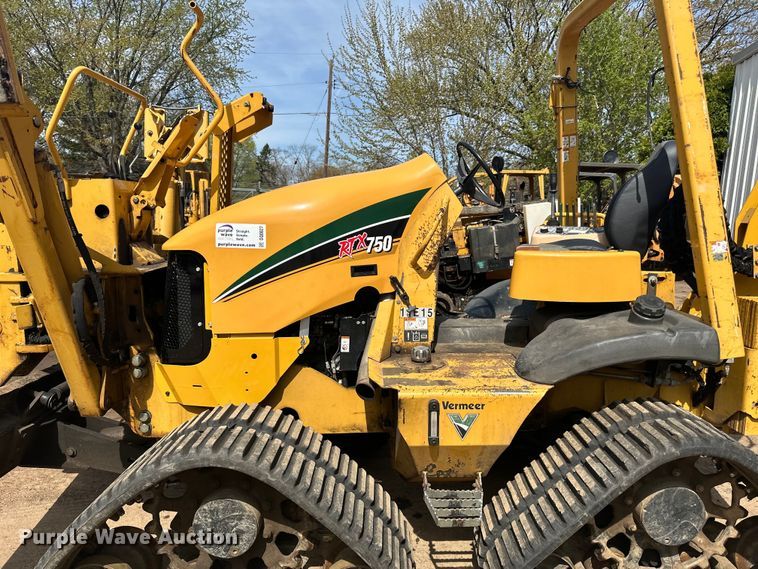 image for item DQ0827 2011 Vermeer  RTX750 cable plow