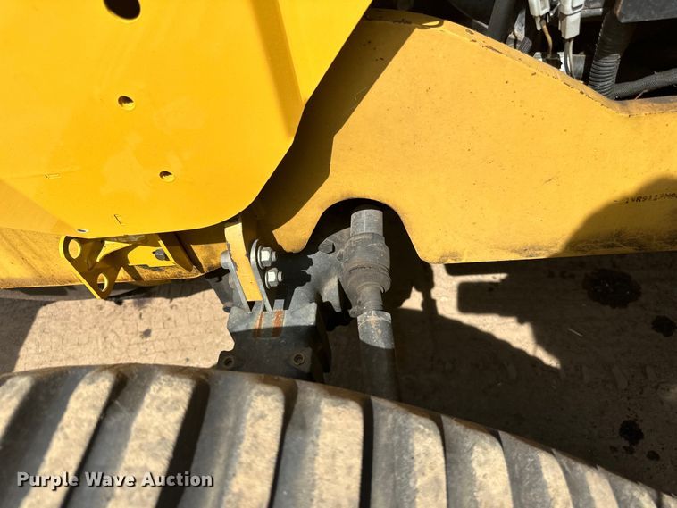 image for item DQ0827 2011 Vermeer  RTX750 cable plow