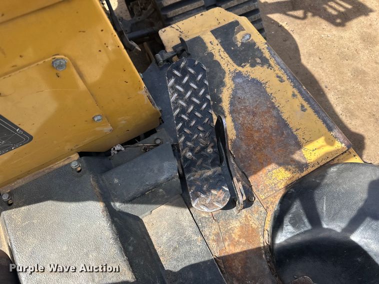 image for item DQ0827 2011 Vermeer  RTX750 cable plow