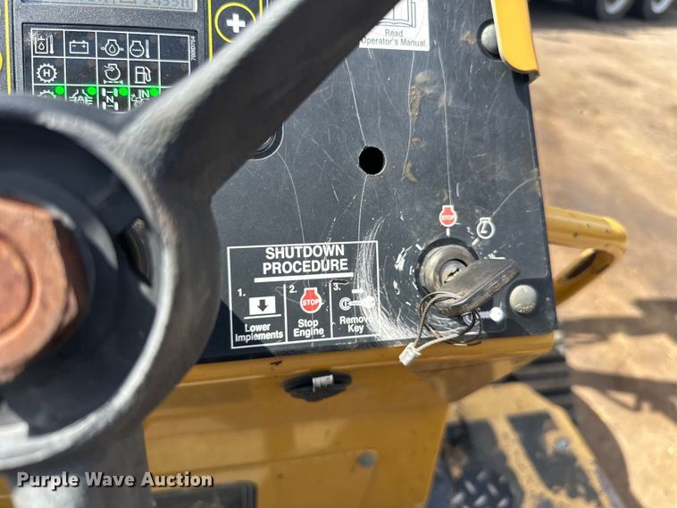 image for item DQ0827 2011 Vermeer  RTX750 cable plow