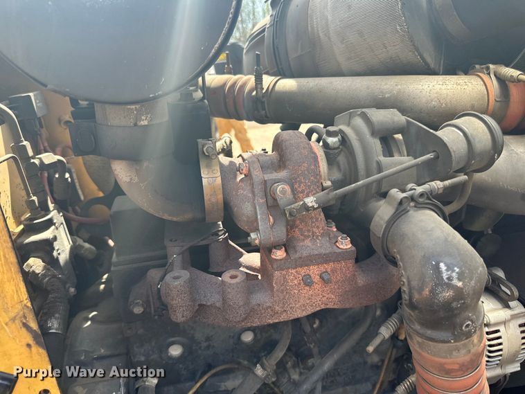 image for item DQ0827 2011 Vermeer  RTX750 cable plow