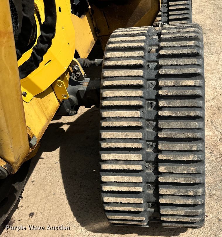 image for item DQ0827 2011 Vermeer  RTX750 cable plow