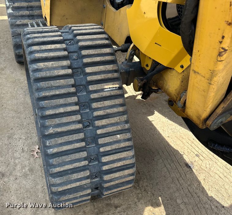 image for item DQ0827 2011 Vermeer  RTX750 cable plow