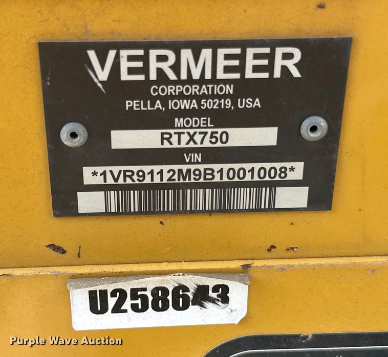 image for item DQ0827 2011 Vermeer  RTX750 cable plow