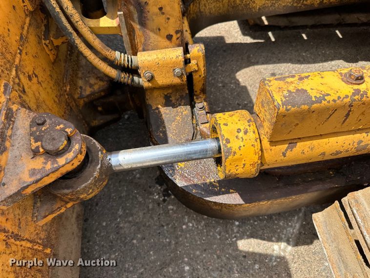 image for item DQ0829 1988 Caterpillar  D4B dozer