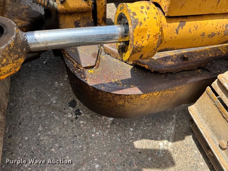 image for item DQ0829 1988 Caterpillar  D4B dozer